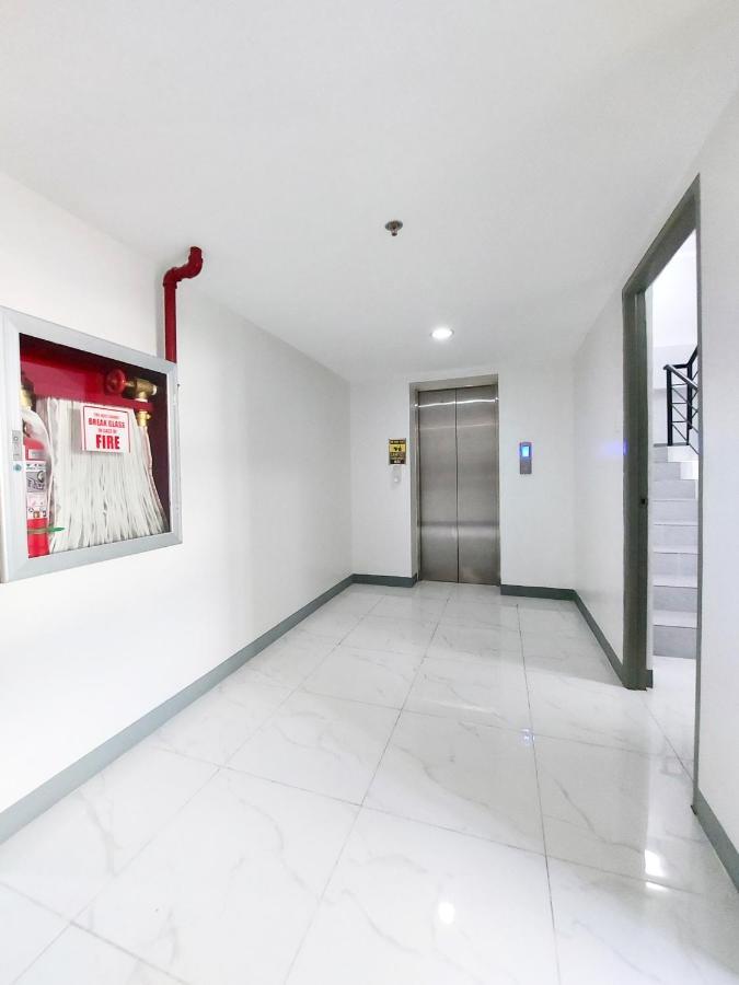 Airobedz Makati - A Value Hotel Manila Luaran gambar